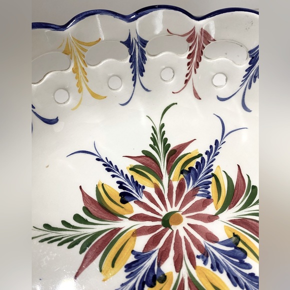 Hand Painted Floral Oval Reticulated Dish Bowl Scalloped Edge Made in Portugal - Picture 6 of 6